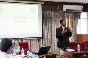 Dr. Vigneswara Ilavarasan presenting the findings of the SR